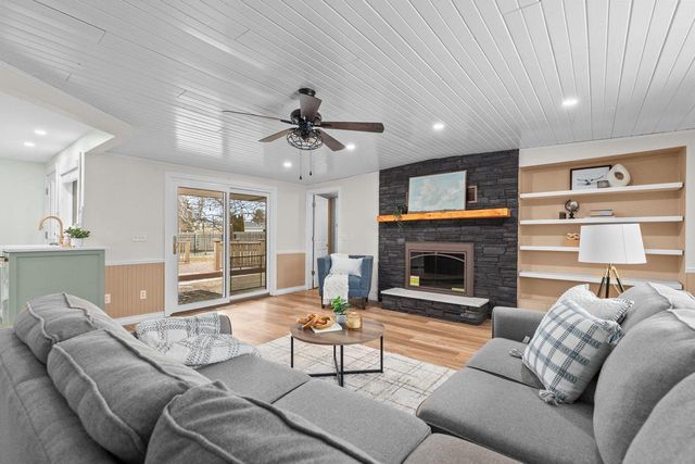 3225 N ABENDROTH STREET, Appleton, WI 54914