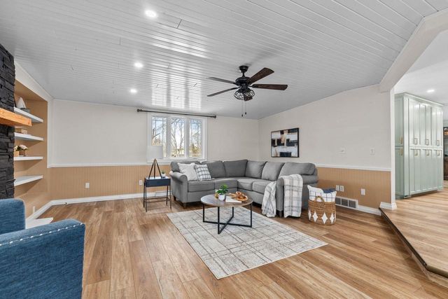 3225 N ABENDROTH STREET, Appleton, WI 54914