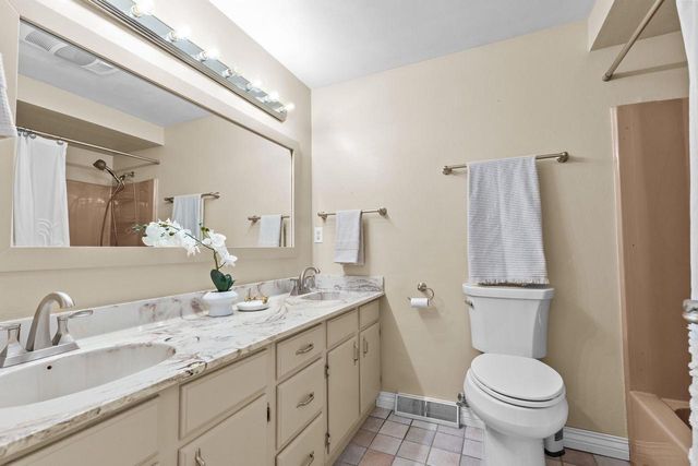 3225 N ABENDROTH STREET, Appleton, WI 54914