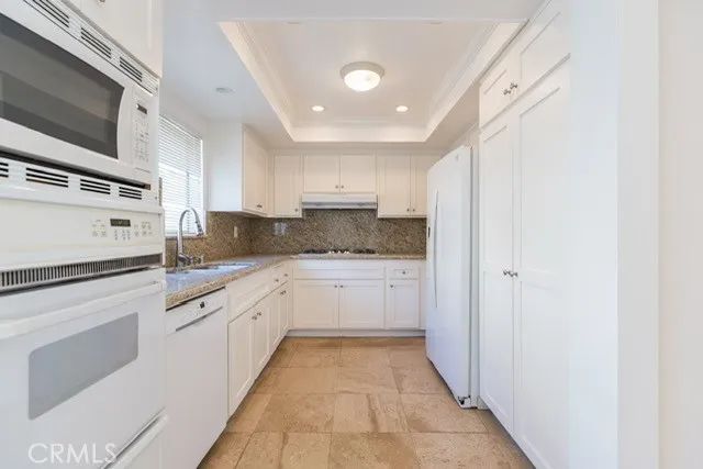 21900 Marylee Street 277, Woodland Hills, CA 91367