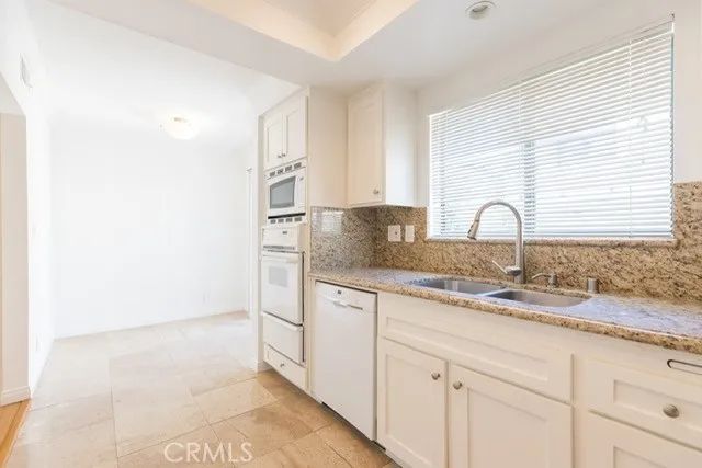 21900 Marylee Street 277, Woodland Hills, CA 91367