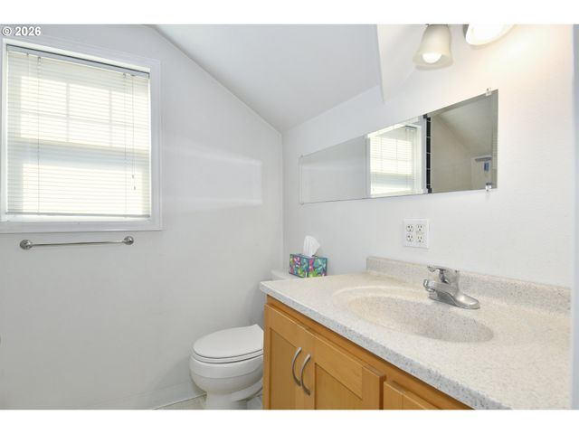 414 W 20TH St, Vancouver, WA 98660