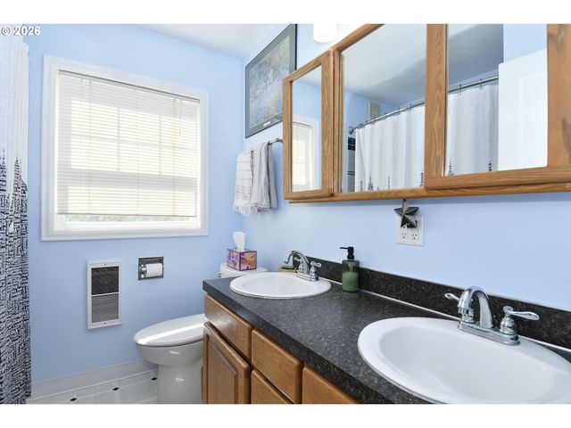 414 W 20TH St, Vancouver, WA 98660