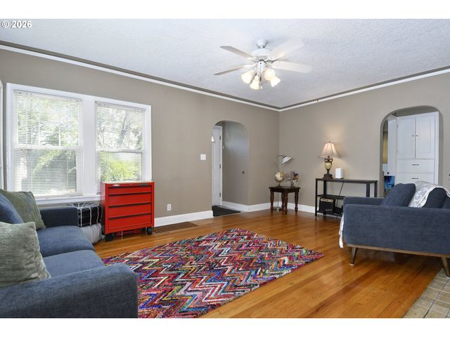 414 W 20TH St, Vancouver, WA 98660