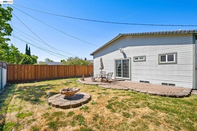 8591 Beverly Ln, Dublin, CA 94568