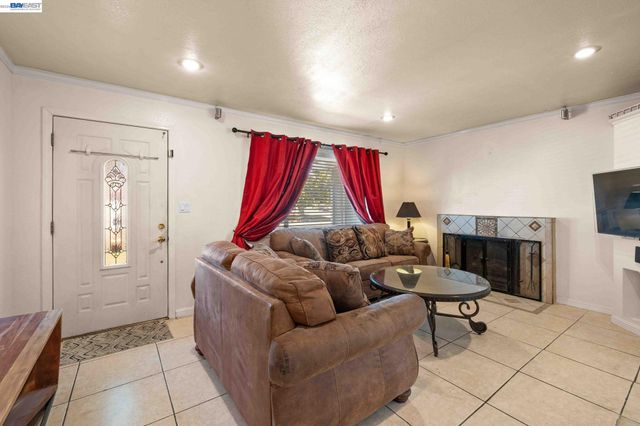 8591 Beverly Ln, Dublin, CA 94568