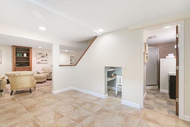 1814 Hazelwood Drive, Lindenhurst, IL 60046