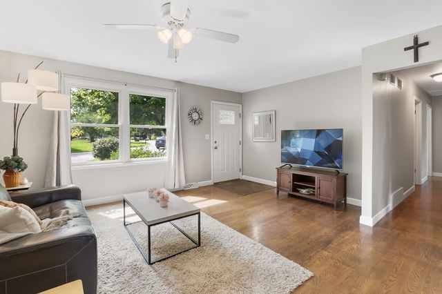 1814 Hazelwood Drive, Lindenhurst, IL 60046