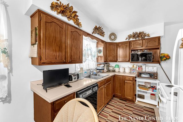 831 West Street, Muskegon, MI 49442