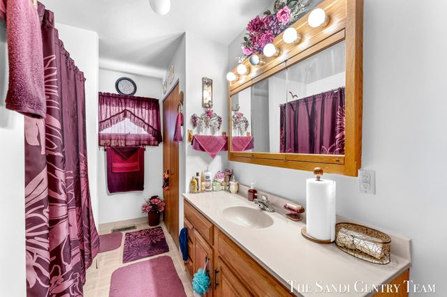 831 West Street, Muskegon, MI 49442