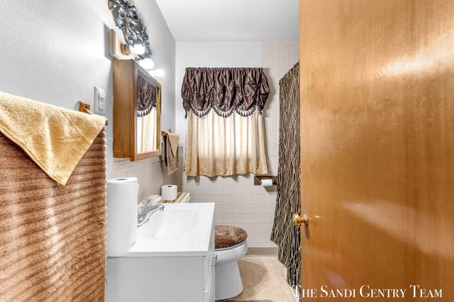 831 West Street, Muskegon, MI 49442