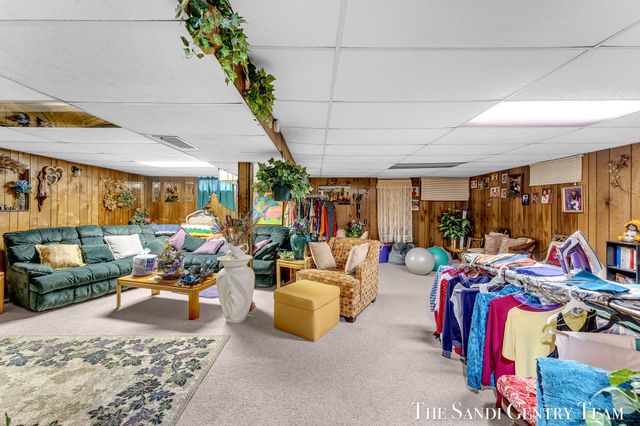 831 West Street, Muskegon, MI 49442