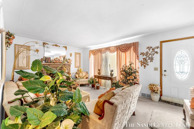 831 West Street, Muskegon, MI 49442