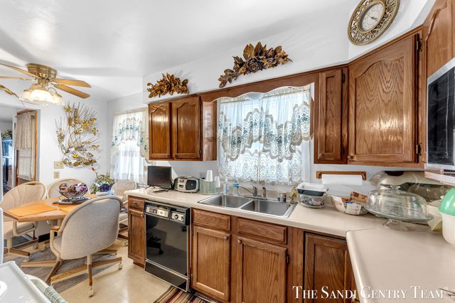 831 West Street, Muskegon, MI 49442