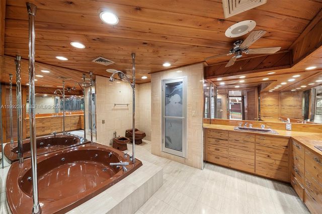 448 Poinciana Dr, Hallandale Beach, FL 33009