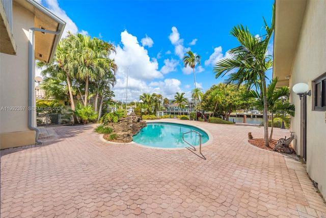 448 Poinciana Dr, Hallandale Beach, FL 33009