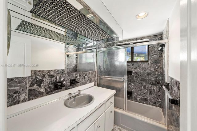 448 Poinciana Dr, Hallandale Beach, FL 33009