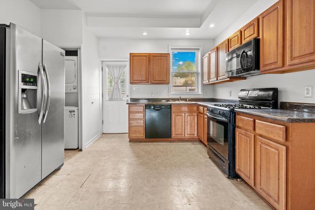 3915 FALLS RD, Baltimore, MD 21211