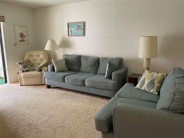 9235 SW 8th St 209, Boca Raton, FL 33428