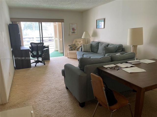 9235 SW 8th St 209, Boca Raton, FL 33428