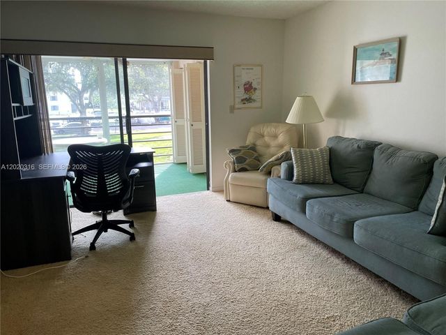 9235 SW 8th St 209, Boca Raton, FL 33428