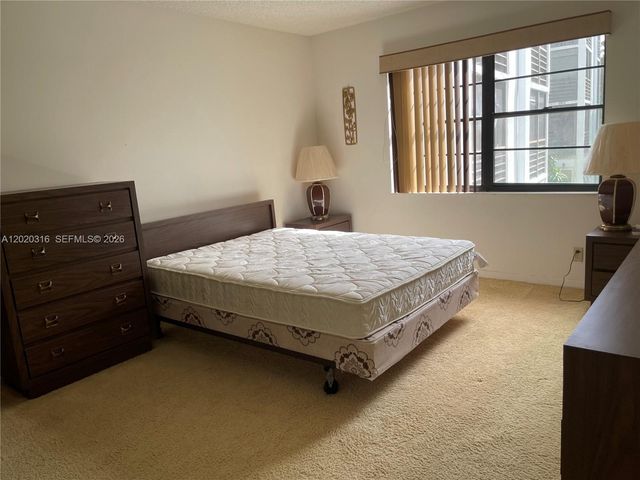 9235 SW 8th St 209, Boca Raton, FL 33428