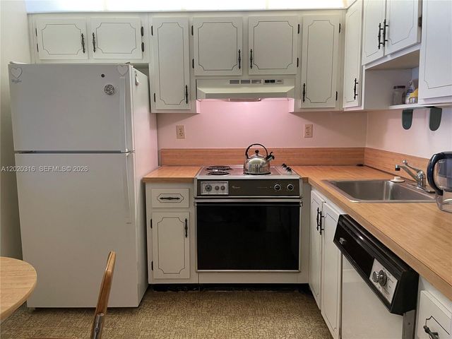 9235 SW 8th St 209, Boca Raton, FL 33428
