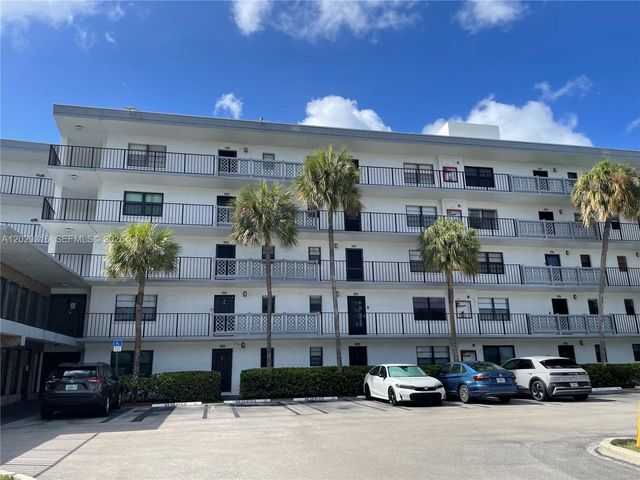 9235 SW 8th St 209, Boca Raton, FL 33428