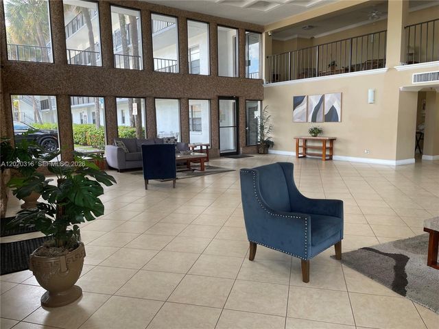 9235 SW 8th St 209, Boca Raton, FL 33428