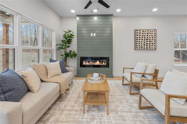 502 Point Road, Westminster, SC 29693