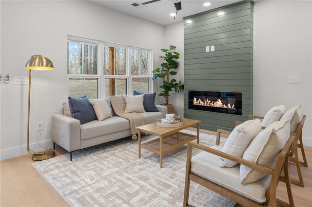 502 Point Road, Westminster, SC 29693
