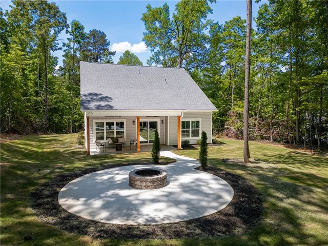 502 Point Road, Westminster, SC 29693