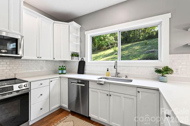 26 Macdougall Lane, Weaverville, NC 28787