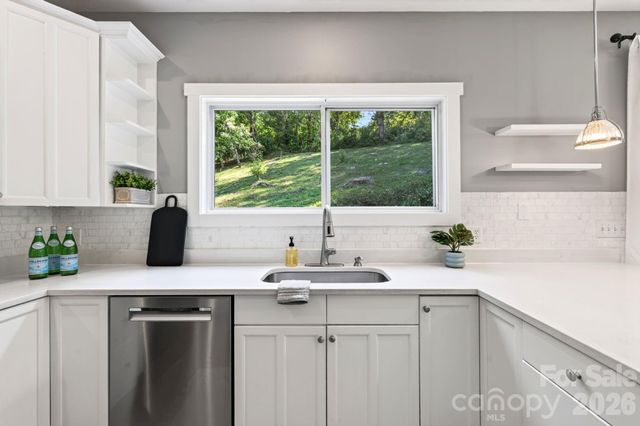 26 Macdougall Lane, Weaverville, NC 28787