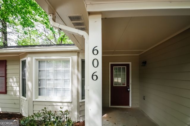 606 Hamlet Court SE, Conyers, GA 30094