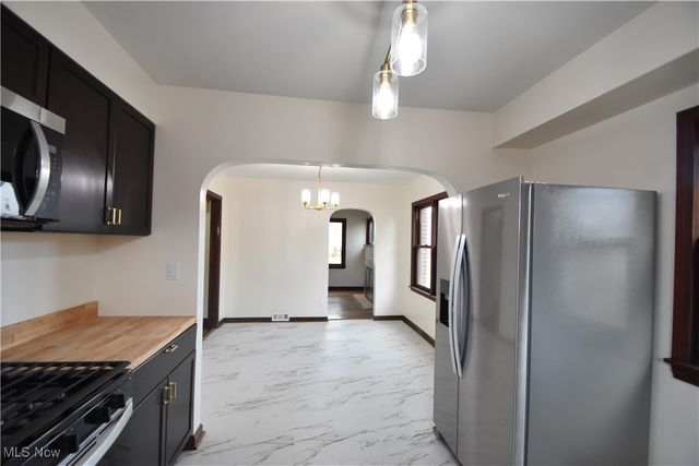 221 Kenmore Avenue SE, Warren, OH 44483