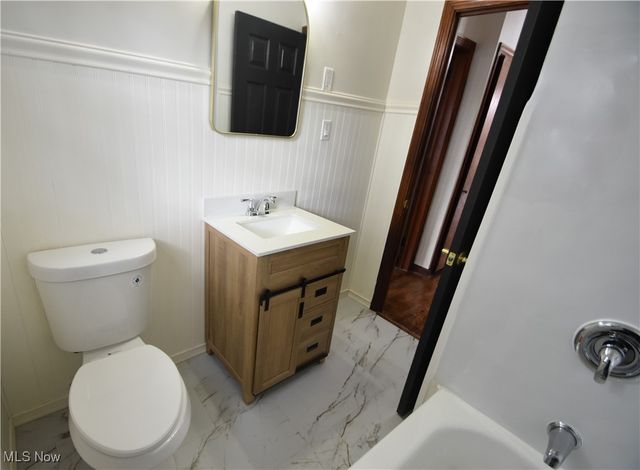 221 Kenmore Avenue SE, Warren, OH 44483