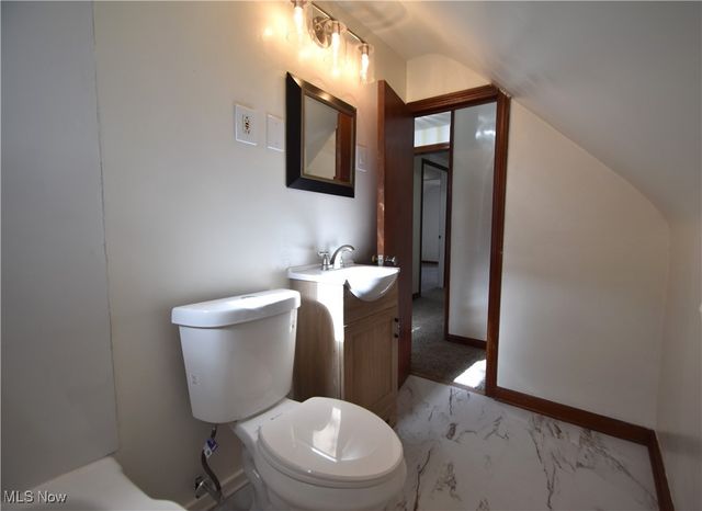 221 Kenmore Avenue SE, Warren, OH 44483