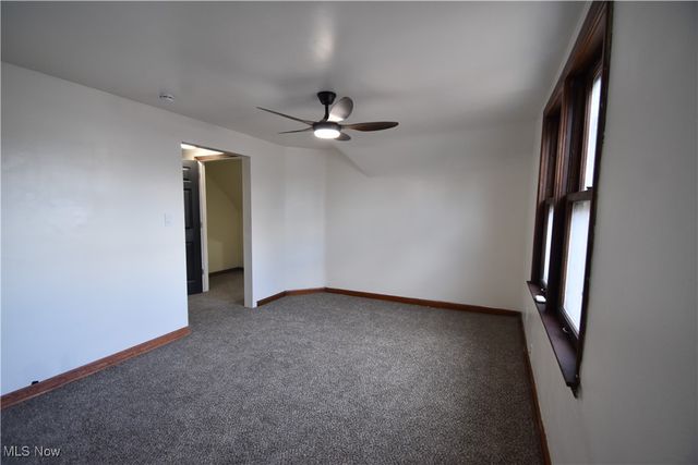 221 Kenmore Avenue SE, Warren, OH 44483