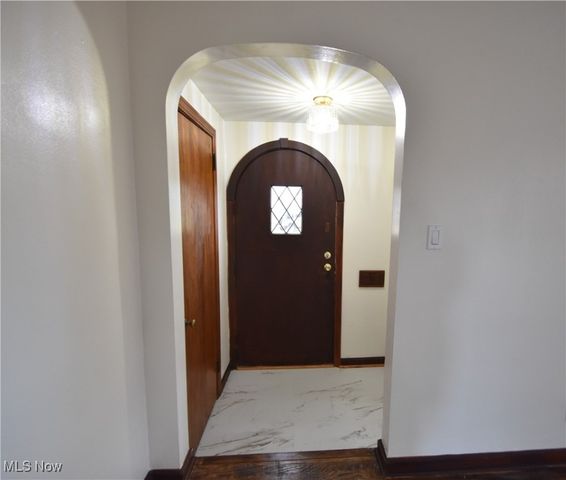 221 Kenmore Avenue SE, Warren, OH 44483