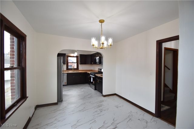 221 Kenmore Avenue SE, Warren, OH 44483