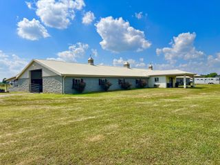 827 Longview Rd, Shelbyville, TN 37160