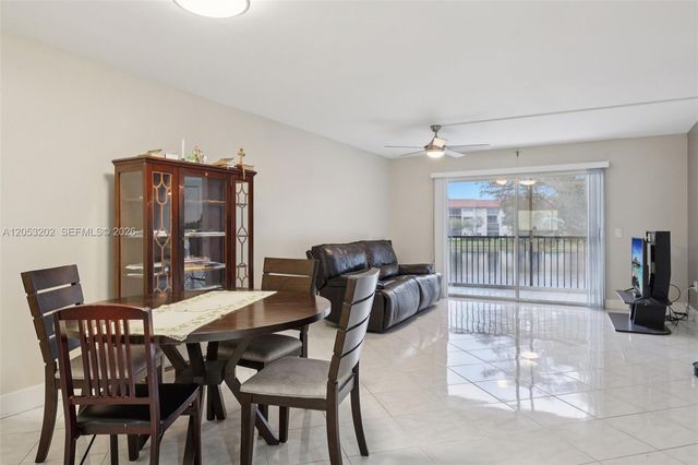 850 SW 138th Ave 208D, Pembroke Pines, FL 33027