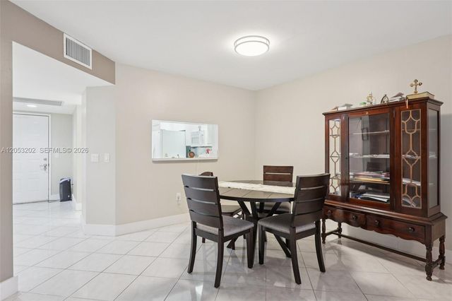 850 SW 138th Ave 208D, Pembroke Pines, FL 33027