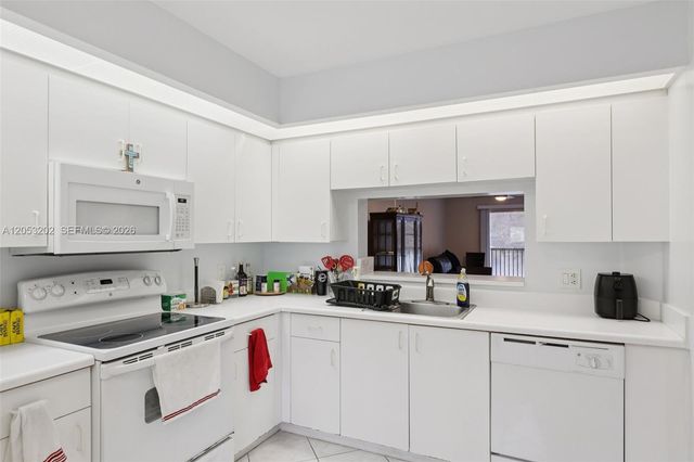 850 SW 138th Ave 208D, Pembroke Pines, FL 33027