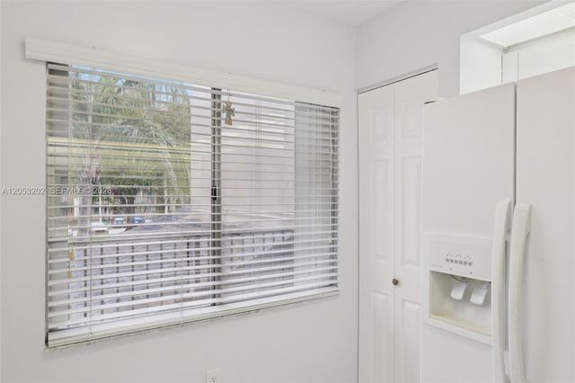 850 SW 138th Ave 208D, Pembroke Pines, FL 33027