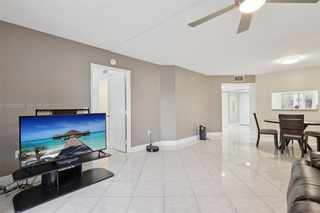 850 SW 138th Ave 208D, Pembroke Pines, FL 33027