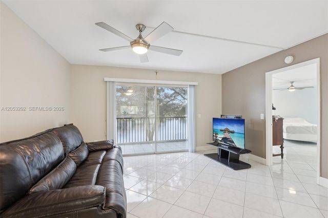 850 SW 138th Ave 208D, Pembroke Pines, FL 33027