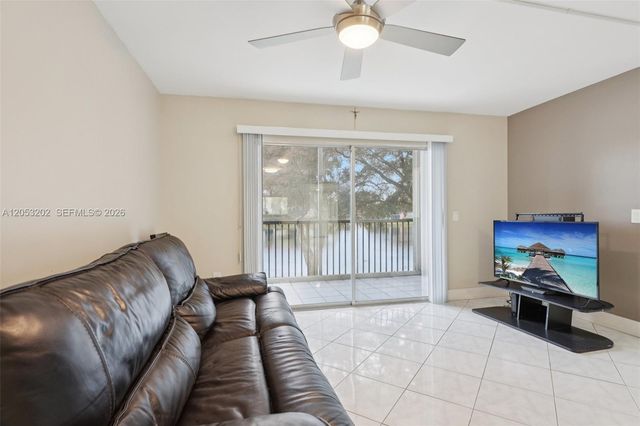 850 SW 138th Ave 208D, Pembroke Pines, FL 33027