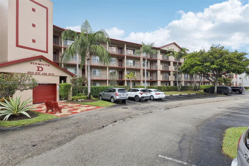 850 SW 138th Ave 208D, Pembroke Pines, FL 33027